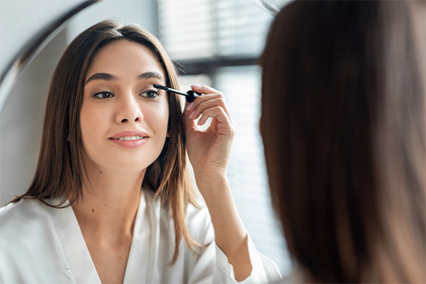 Woman preparing for a first date