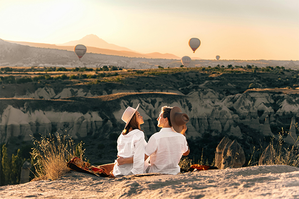 Couple on a first date picnic