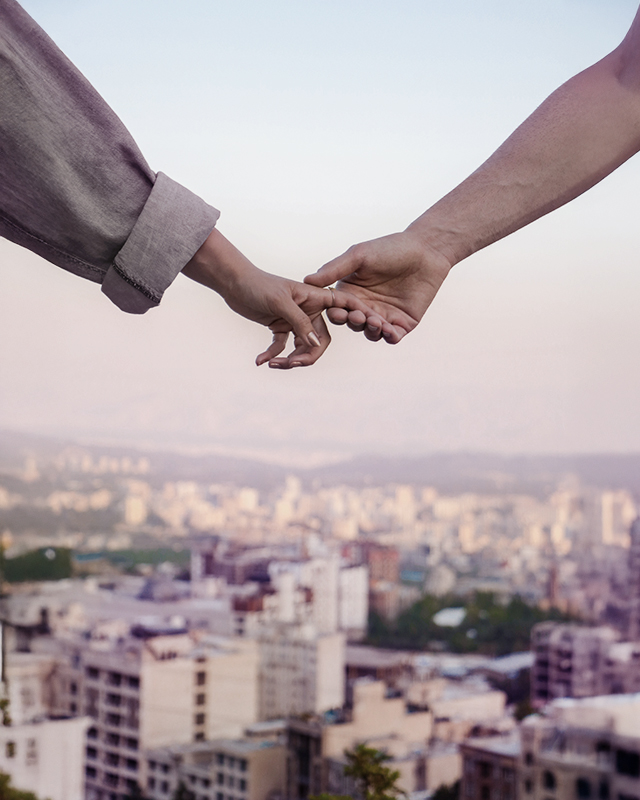 Couple holding hands who were willing to discuss the future on a first date